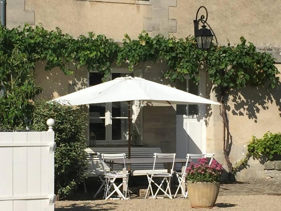 Charming Romantic Tower In Chateau Estate Ocquerre Exterior photo
