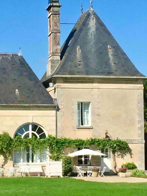 Charming Romantic Tower In Chateau Estate Ocquerre Exterior photo